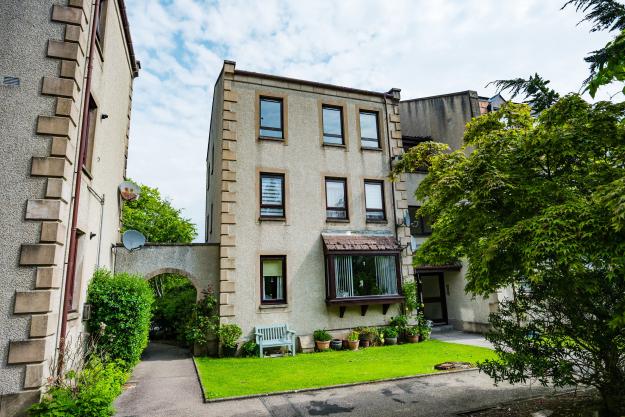 0002 12CarronGardens 2025